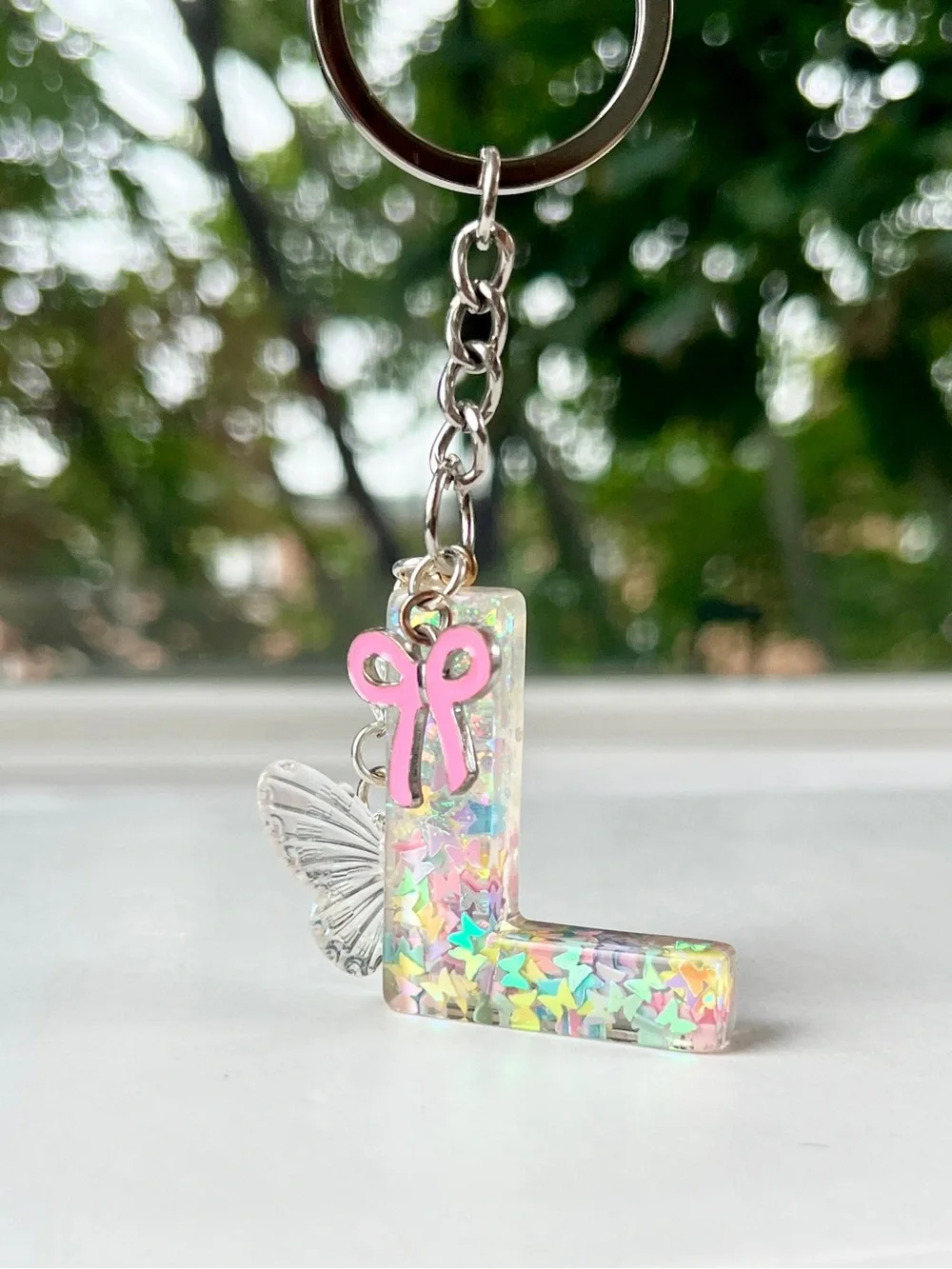 🦋 'L' Glitter Letter Keychain & Bag Charm with 🎀 Bow & Butterfly Accents